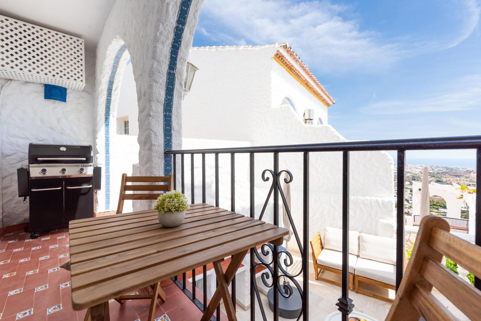 Tio Charles 3 Bedroom Townhouse With Sea View *